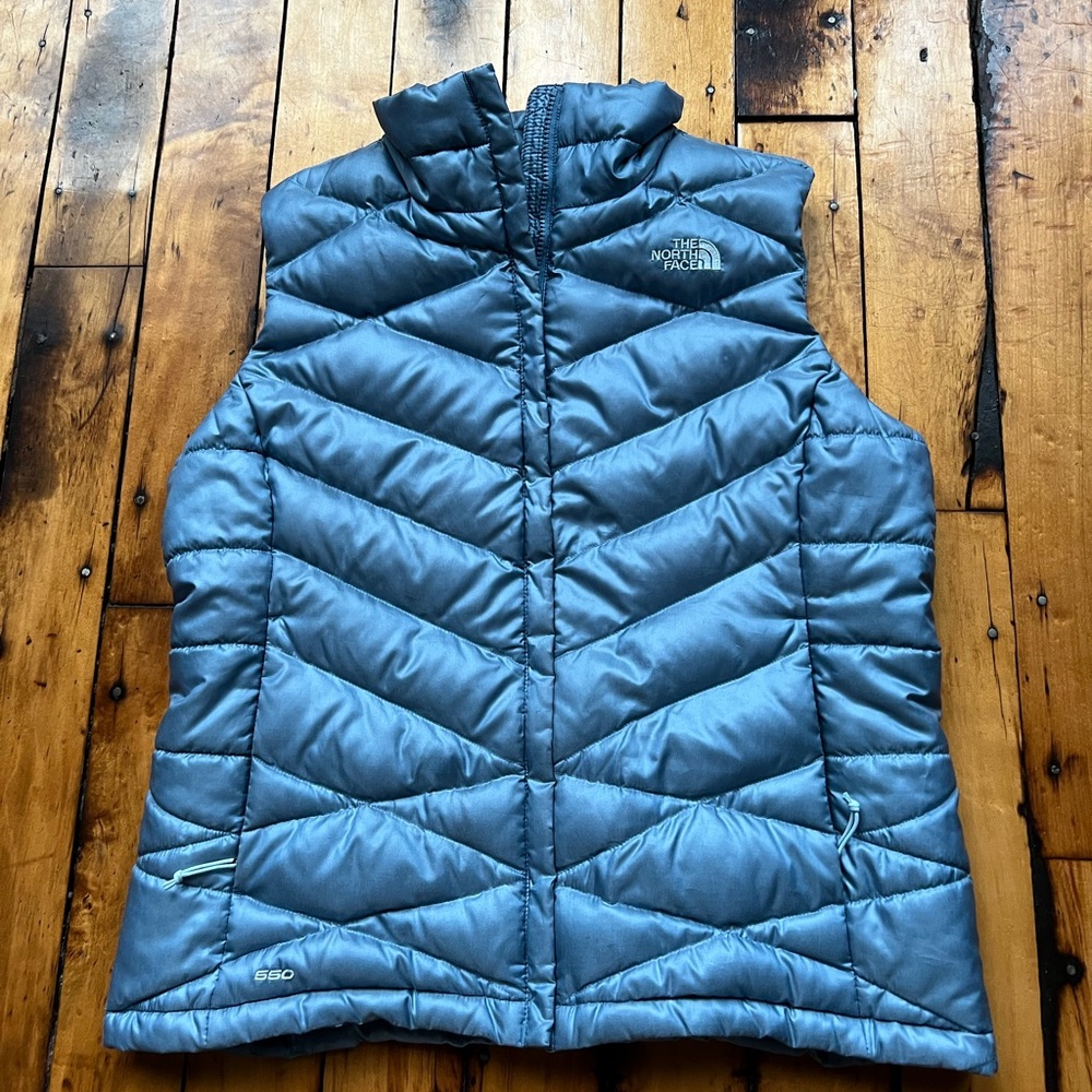 The North Face Women’s Large 550 Down Puffer Vest Light Blue Outdoors Read